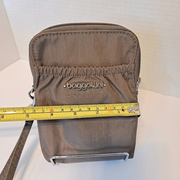 Baggallini Wristlet Wallet Tan Canvas Yellow Interior Identity Theft Protection - Picture 5 of 7